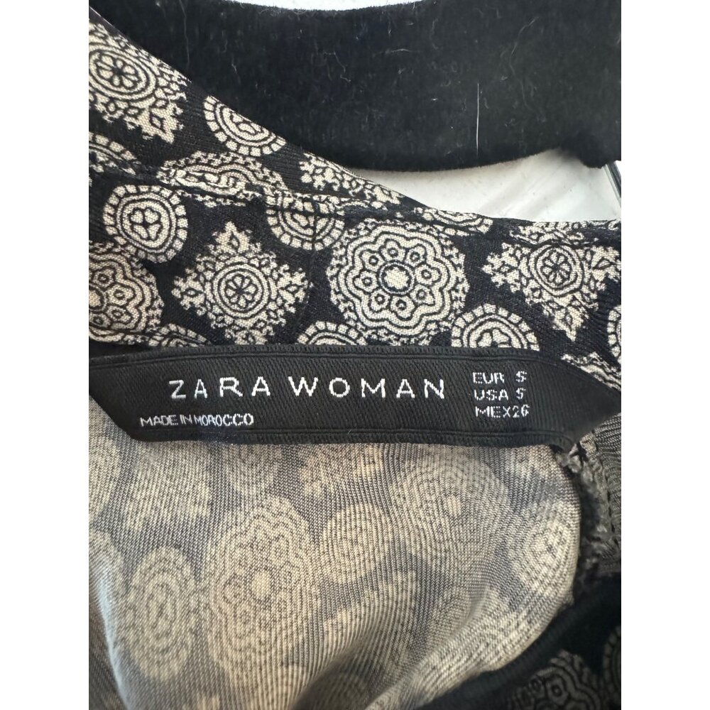 2/$30 ZARA Small Black & White Sleeveless Patterned Blouse - Picture 2 of 12